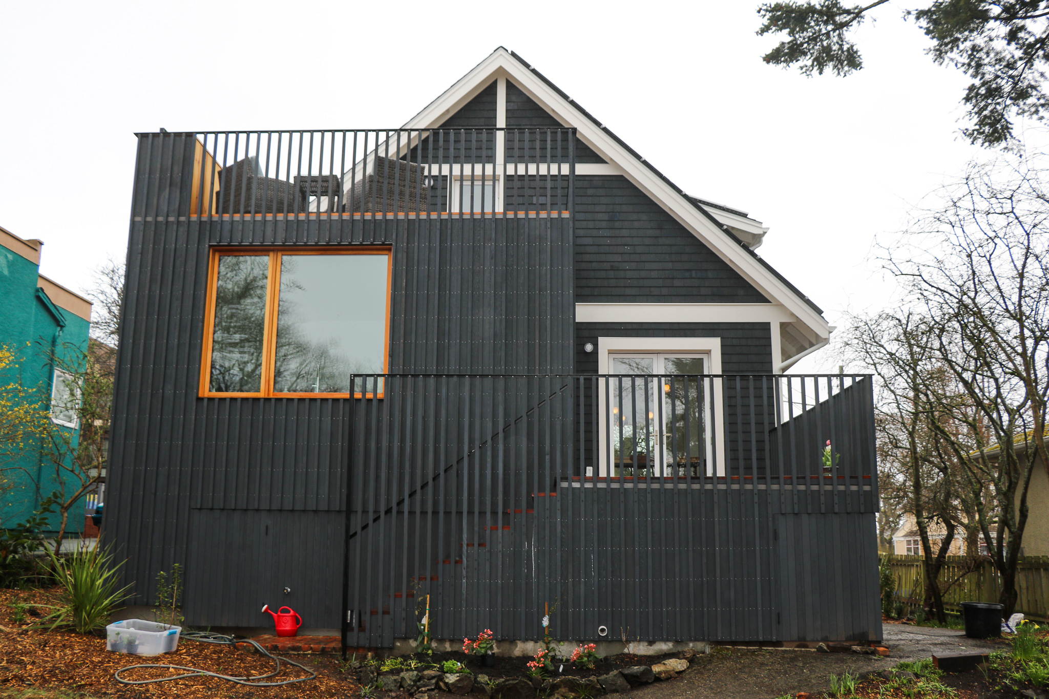 a black house that is climate friendly